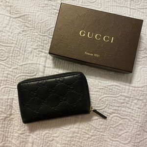 Embossed leather Gucci card holder/coin purse